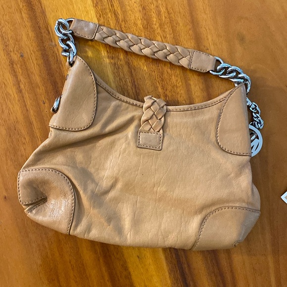 Michael MK Adorable Peanut Med/small Leather Bag!! - Picture 2 of 8